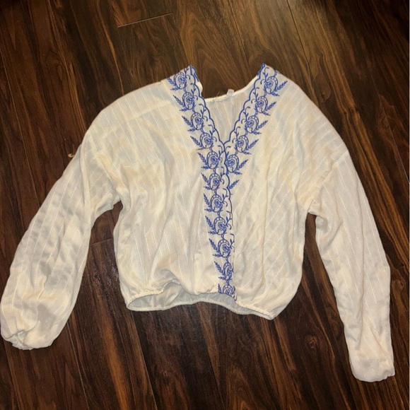 Chloe & Katie White Blouse with Blue Detailing - Picture 2 of 4